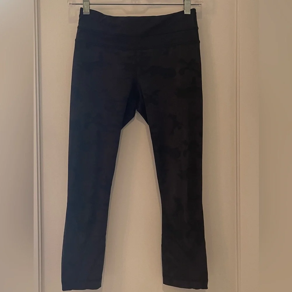 Lululemon Run: Inspire Crop II *All Luxtreme in Savasana Camo Black | SZ 2 - Picture 9 of 13